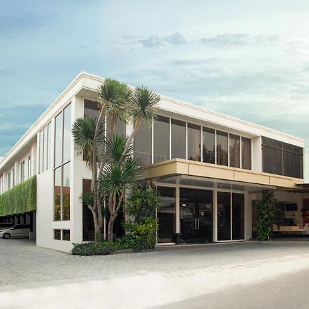 Aveon Express Hotel By Daphna International Джокякарта Екстериор снимка