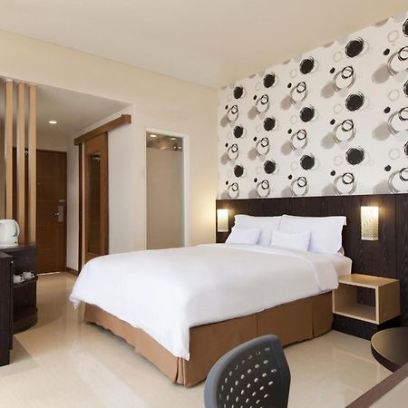 Aveon Express Hotel By Daphna International Джокякарта Екстериор снимка