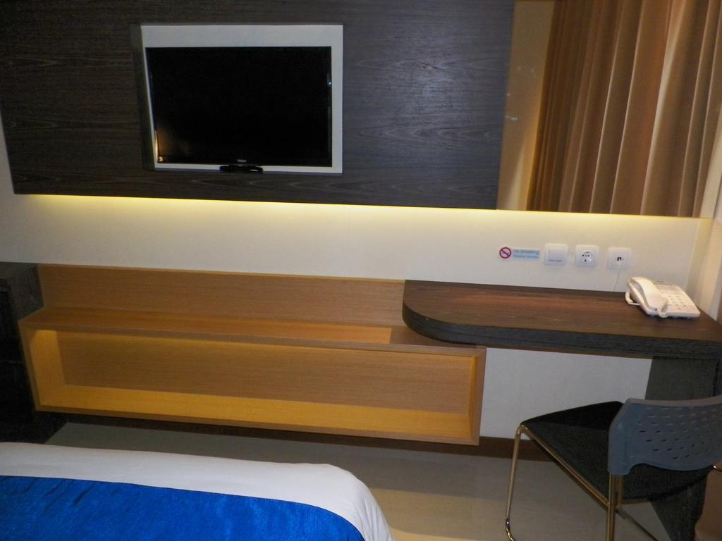 Aveon Express Hotel By Daphna International Джокякарта Екстериор снимка