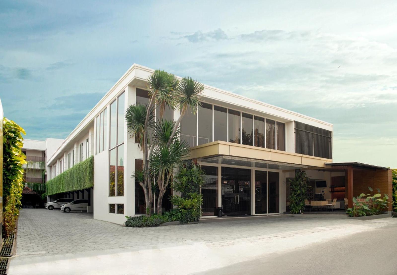 Aveon Express Hotel By Daphna International Джокякарта Екстериор снимка