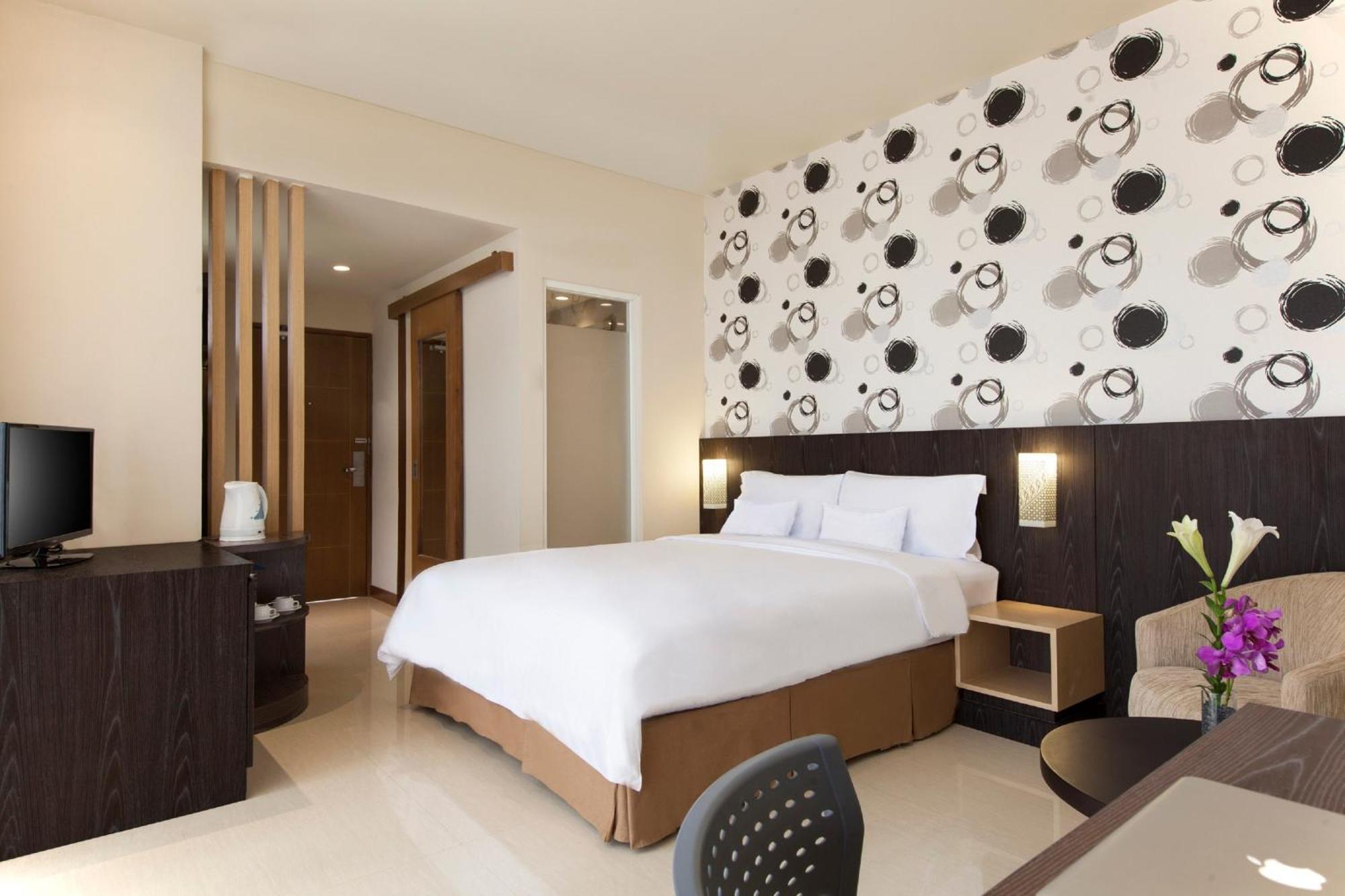 Aveon Express Hotel By Daphna International Джокякарта Екстериор снимка