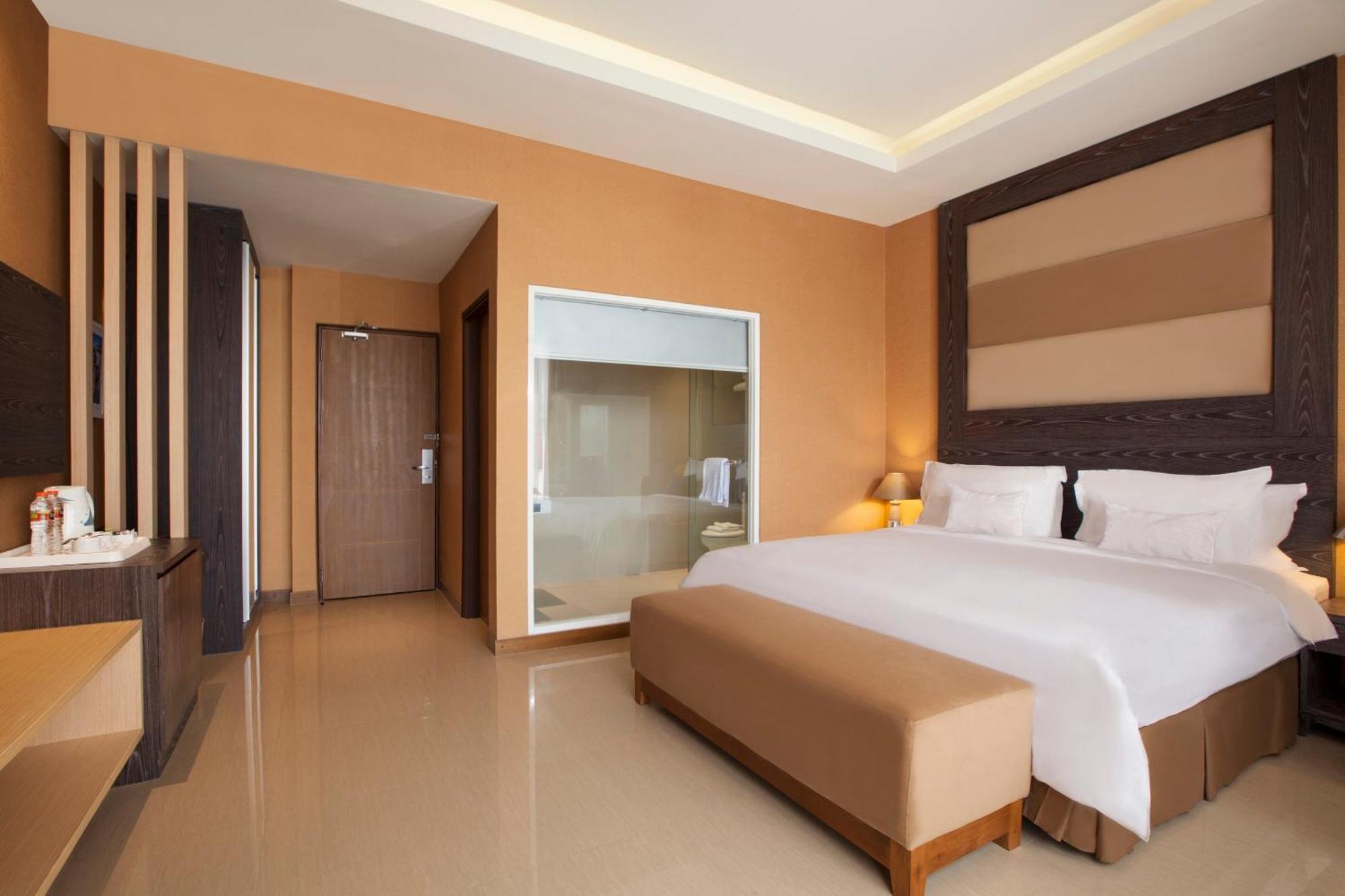 Aveon Express Hotel By Daphna International Джокякарта Екстериор снимка