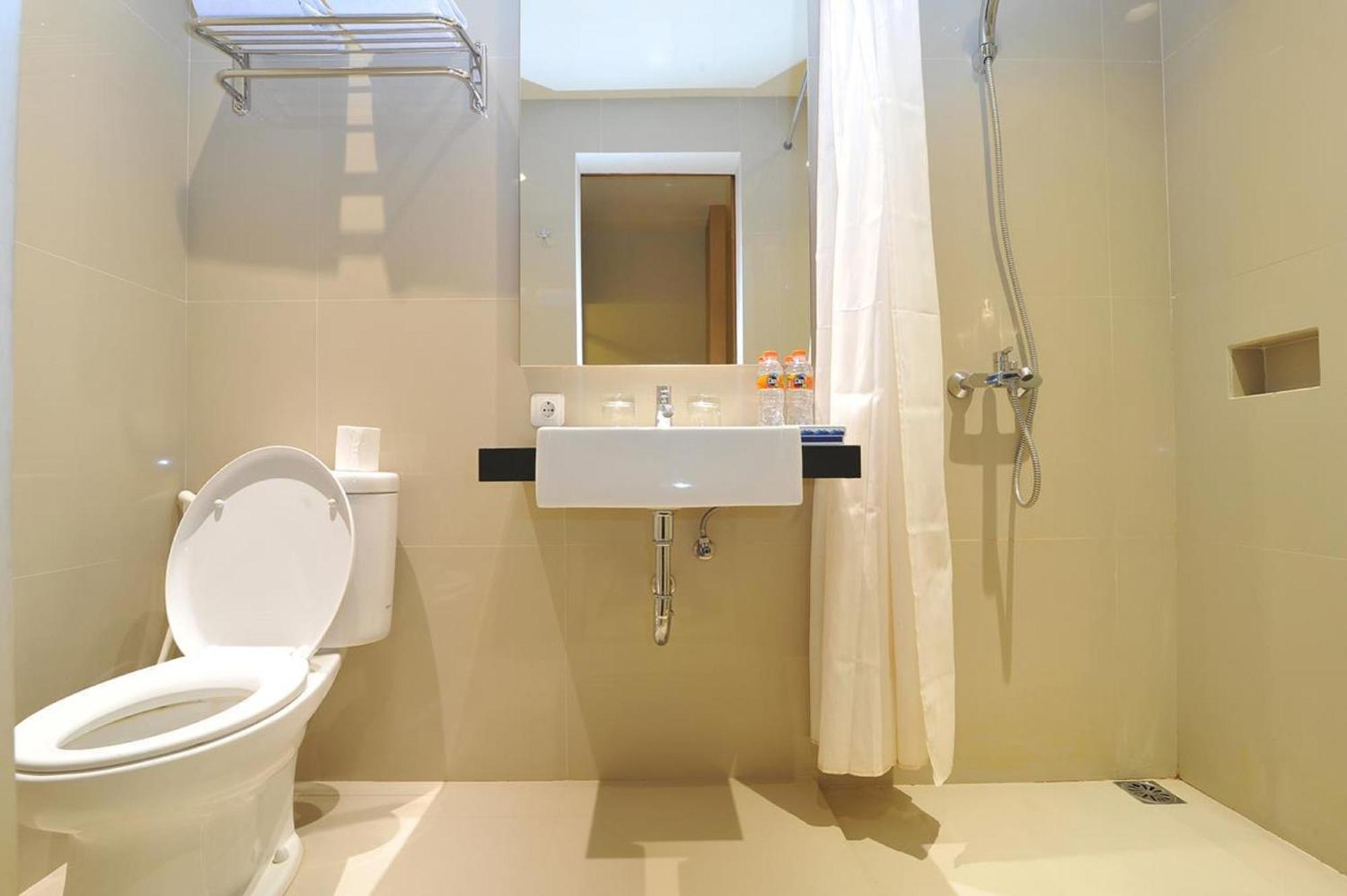 Aveon Express Hotel By Daphna International Джокякарта Екстериор снимка