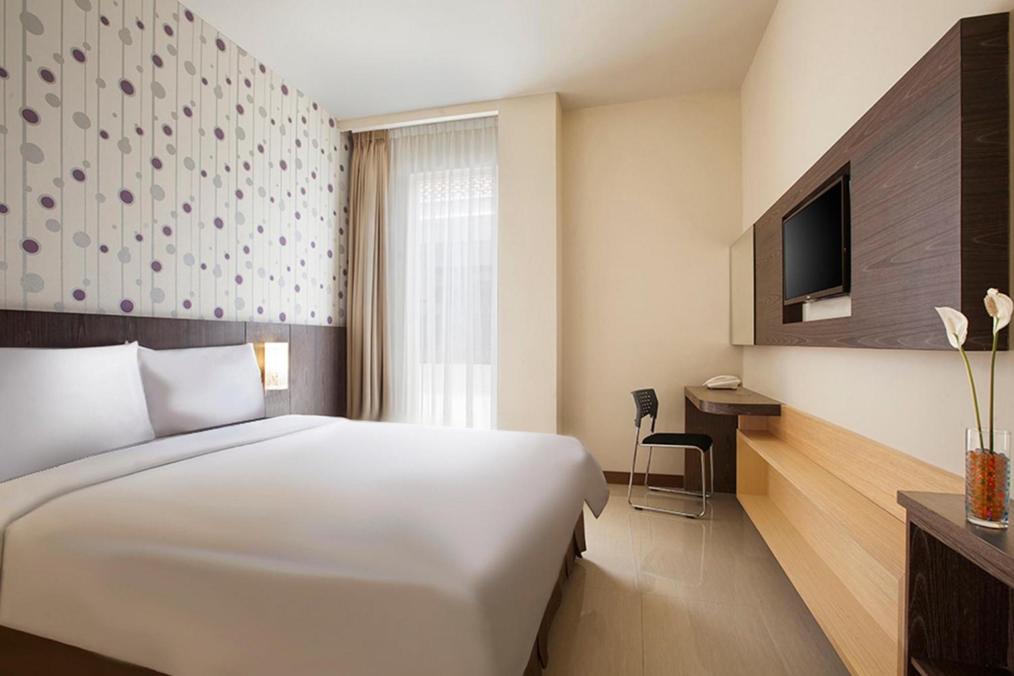 Aveon Express Hotel By Daphna International Джокякарта Екстериор снимка