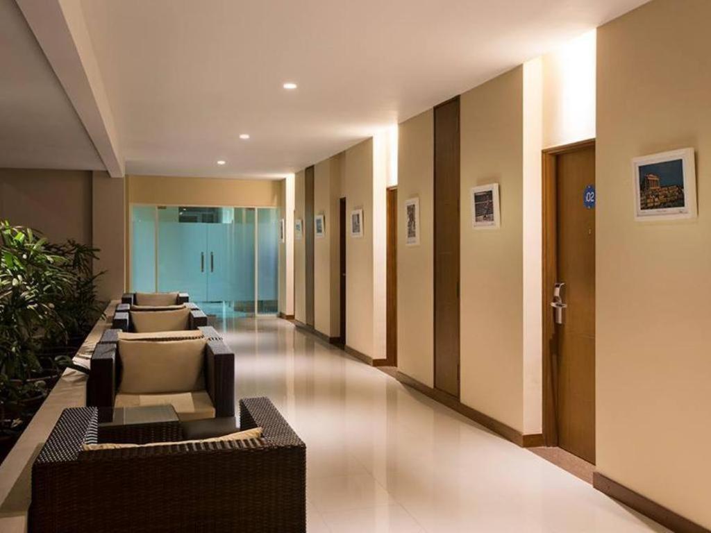 Aveon Express Hotel By Daphna International Джокякарта Екстериор снимка