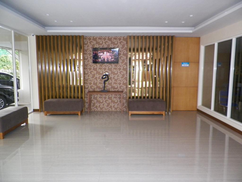 Aveon Express Hotel By Daphna International Джокякарта Екстериор снимка