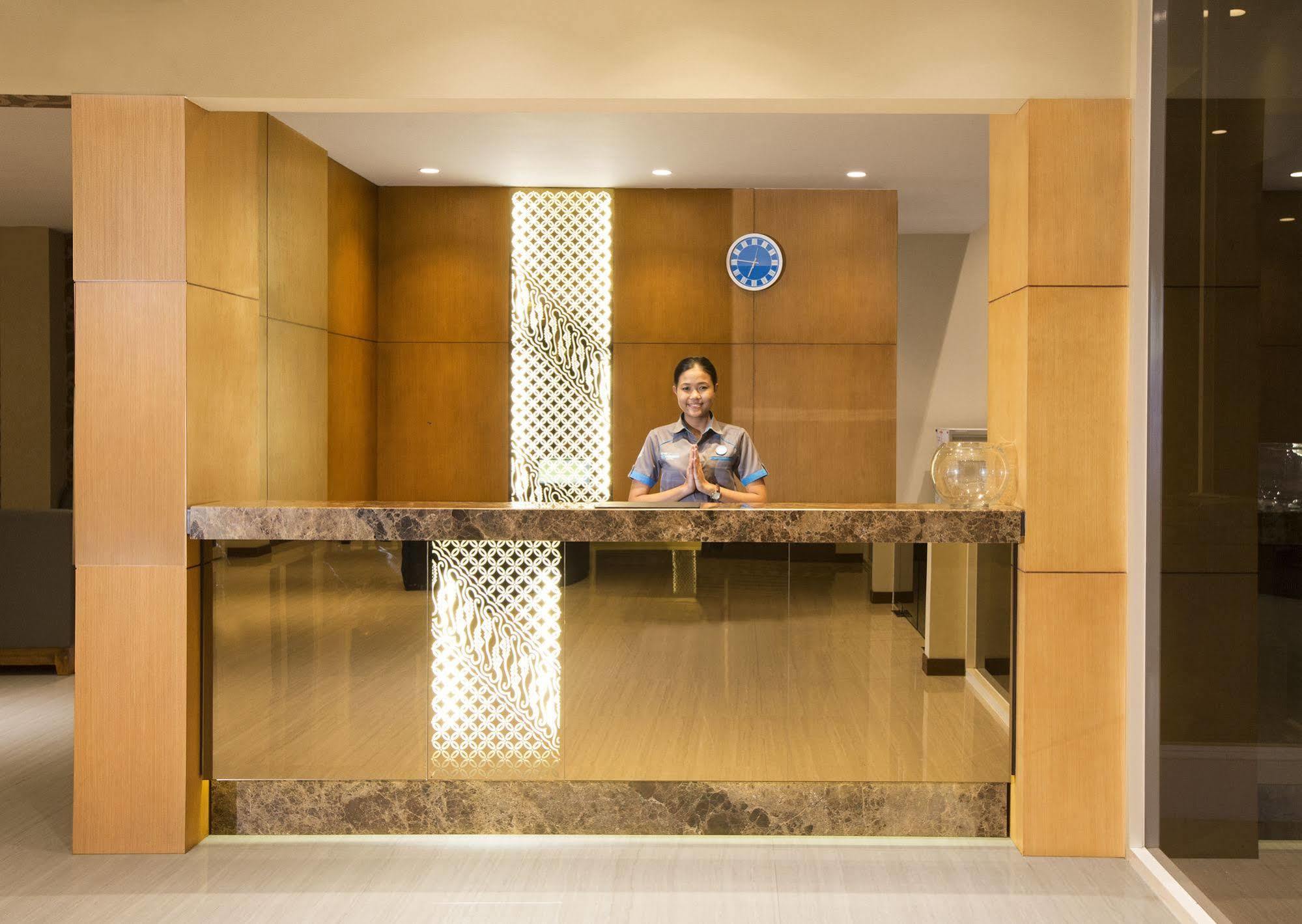 Aveon Express Hotel By Daphna International Джокякарта Екстериор снимка