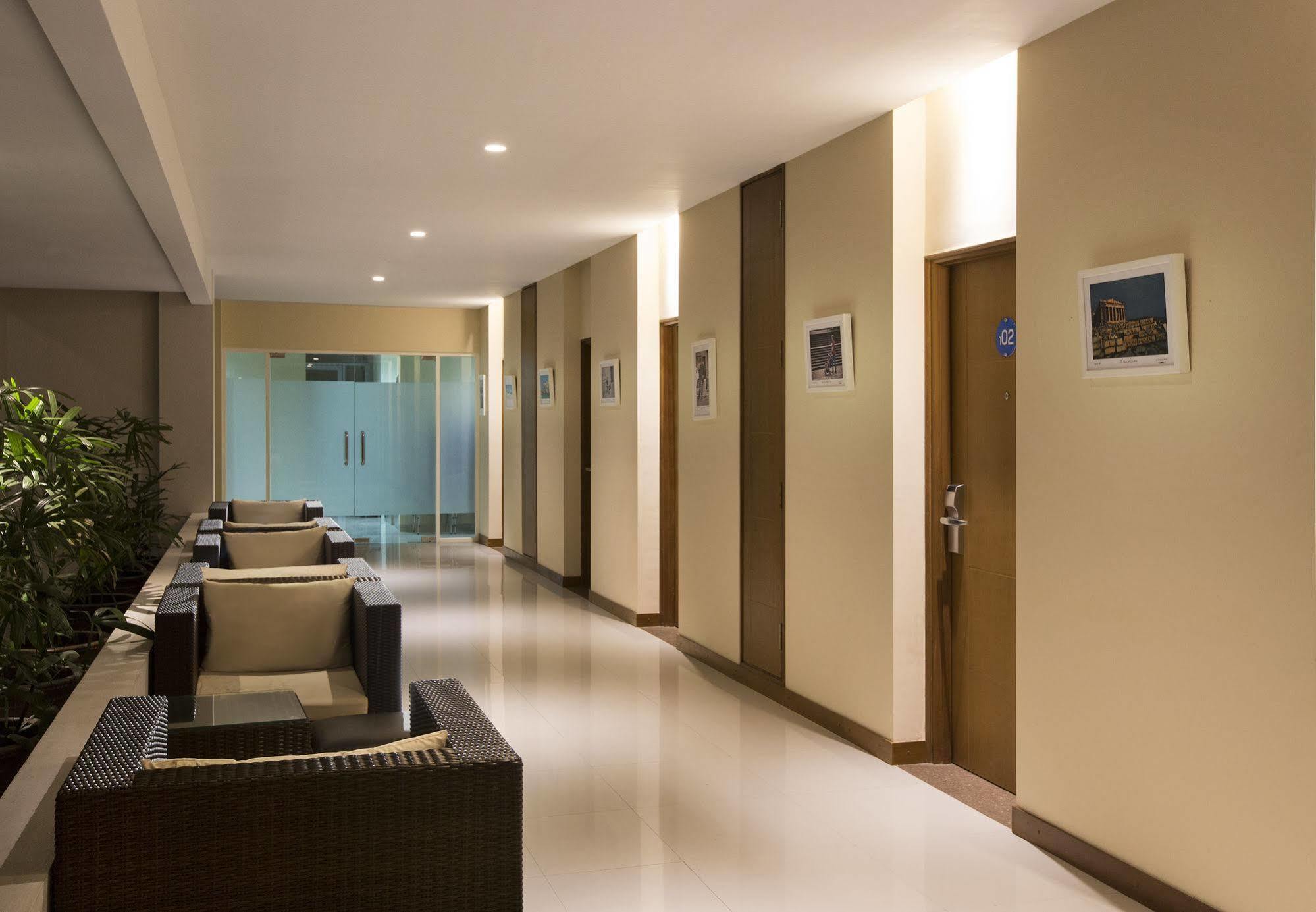 Aveon Express Hotel By Daphna International Джокякарта Екстериор снимка